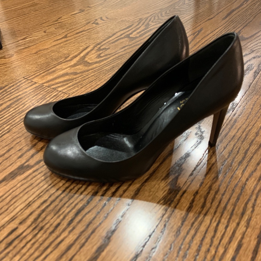 Gucci authentic black leather heels!!!!! - Picture 3 of 5